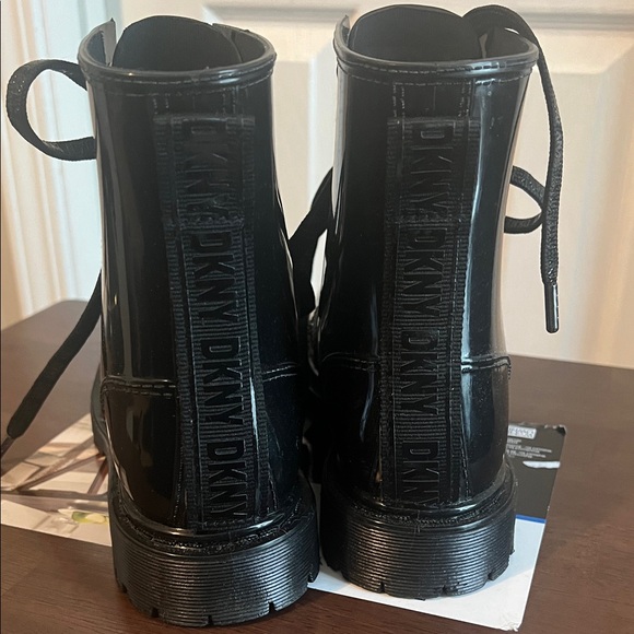 EUC DKNY Black Patent Leather Rain Lace-Up Boots Size 7 - Picture 3 of 10